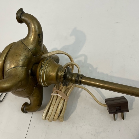 Italian Brass Lucerne Oil Lamp, Electrified Lamp Light - Picture 8 of 9